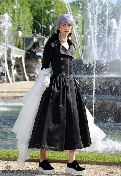 Chanel 2012/13ȼϵڷķ᳡ųɷǺ쾮ӣбʻƣһжԵôΡεĳϵڷ·16ʱĹ͢ͷףƽߣ壬ȹŵԪشλʱķ衣