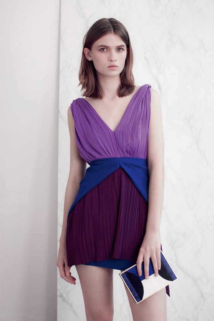 Vionnet2013ȼϵƷŮװΪչʾ˼õˬŵɫϼԼ־ϸбñϵŮװܰŮζ