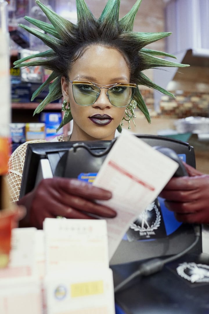 RihannaPaper־20173º