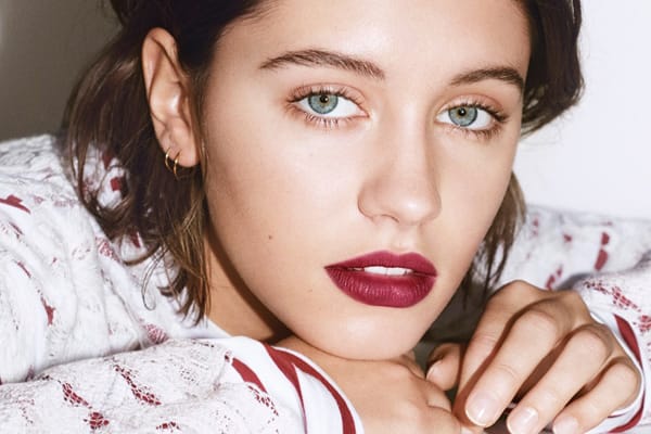 Iris Law ȫBurberryƬ