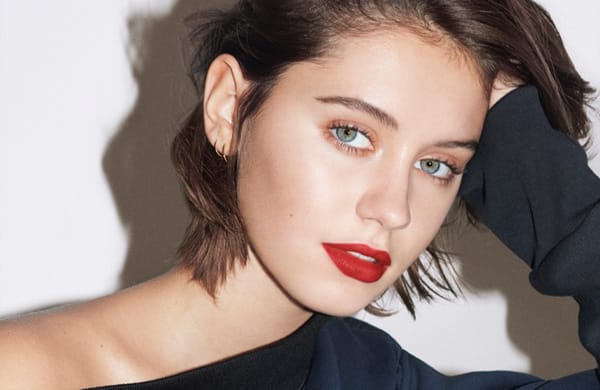 Iris Law ȫBurberryƬ