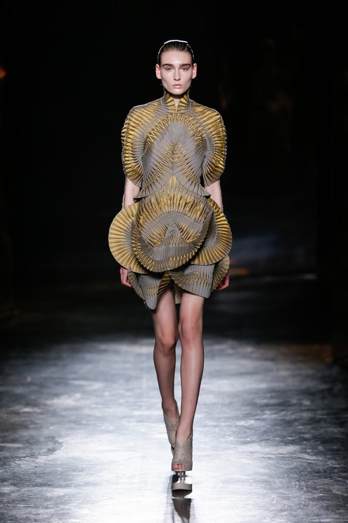 Iris Van Herpen 2016ﶬз