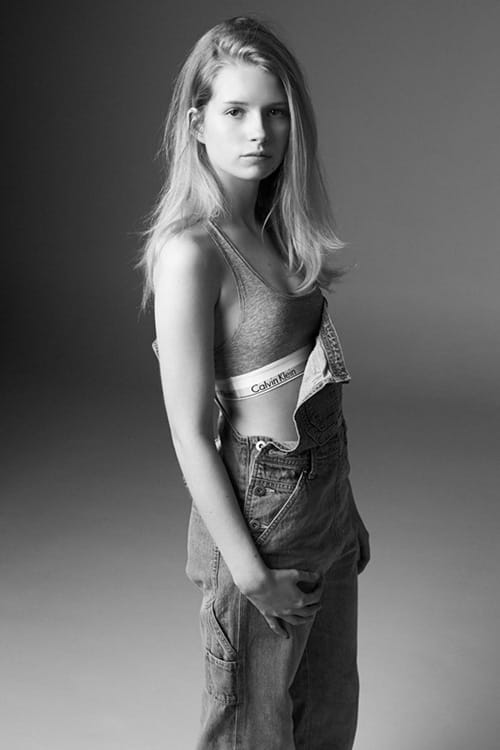 Lottie Moss ӰCalvin Klein