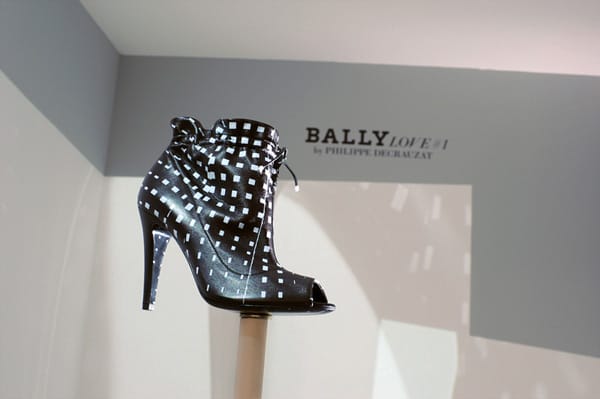 Bally Я Art Basel ƳBally Loveϵ