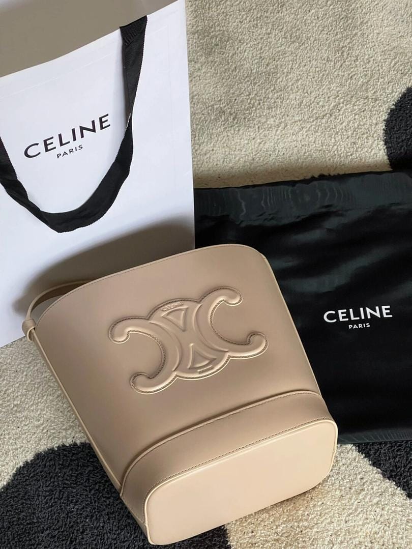 CelineɫˮͰСڲײ