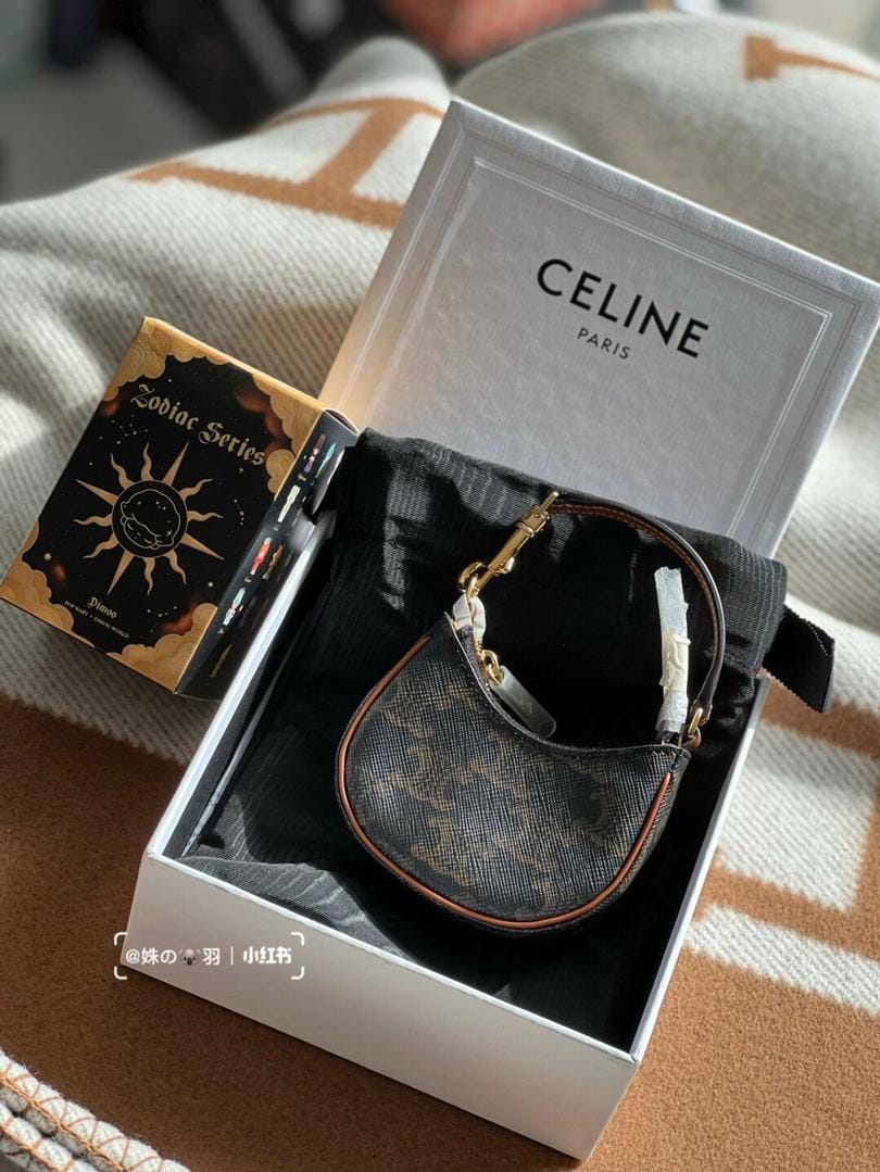 Celine޵Сɰmicroa