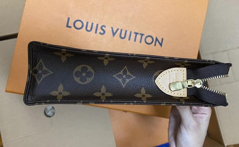 LV Toiletry Pouch 26*ڰ