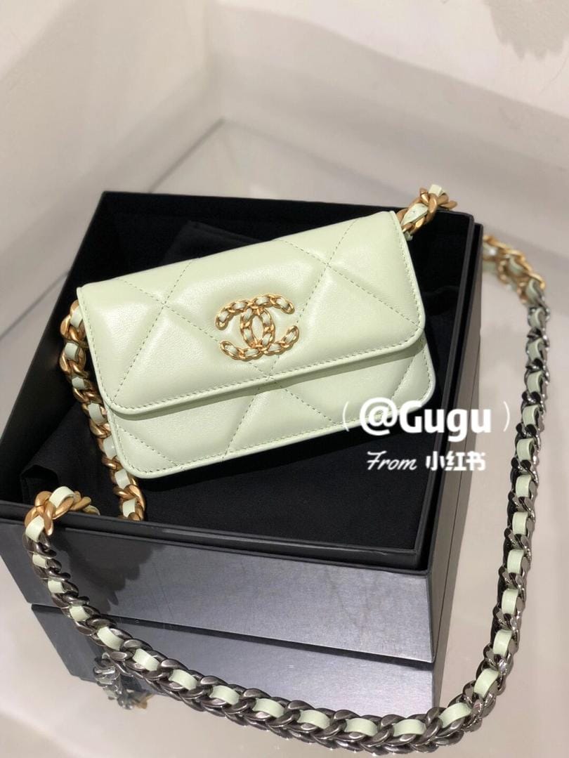 Chanel 2022c紺19mini woc