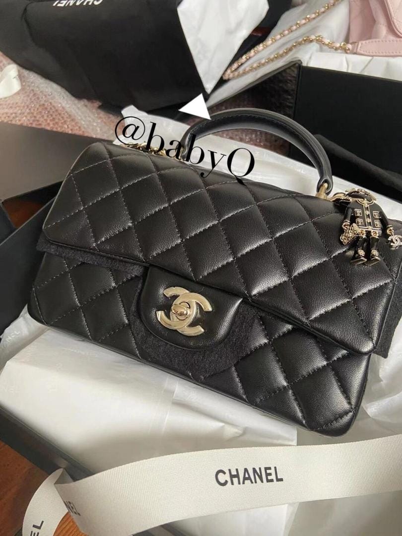 Chanel 22p Сʨֱmini cfڰ׶Ա