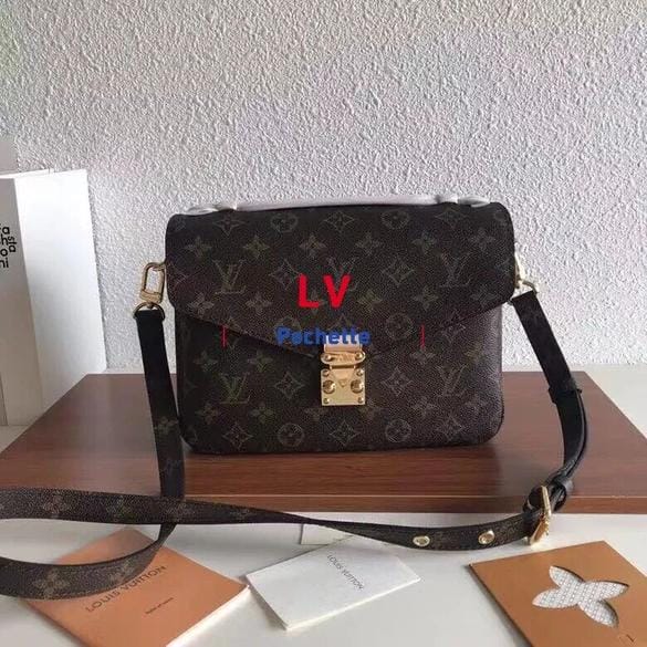 LV-ϵpochette