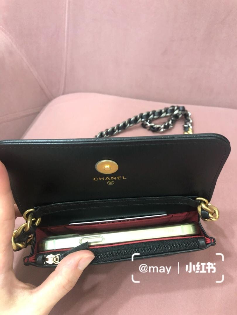 Chanel 19 mini woc С