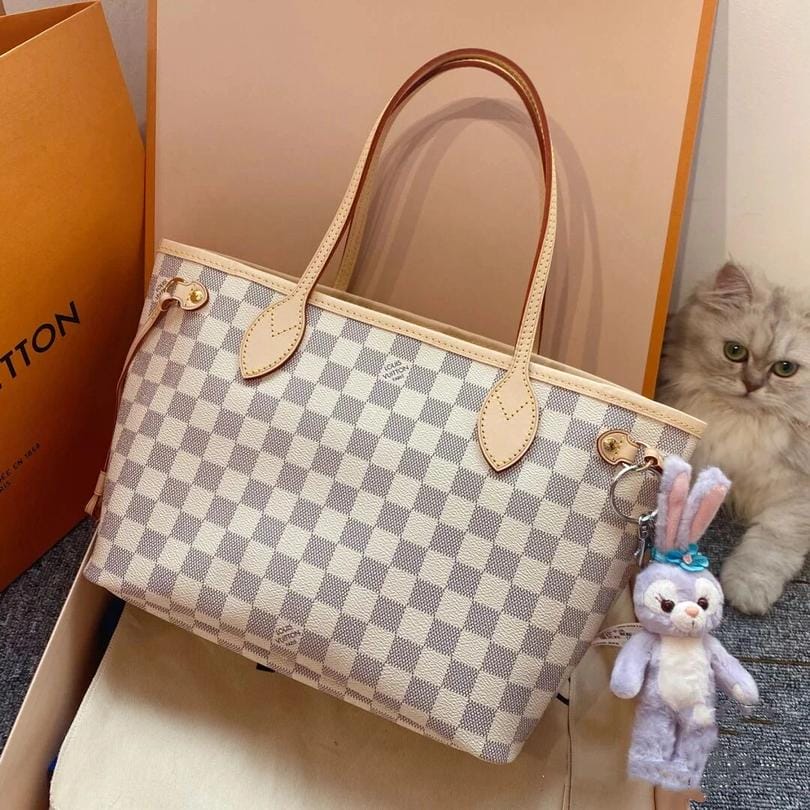 ¼LV neverfull С