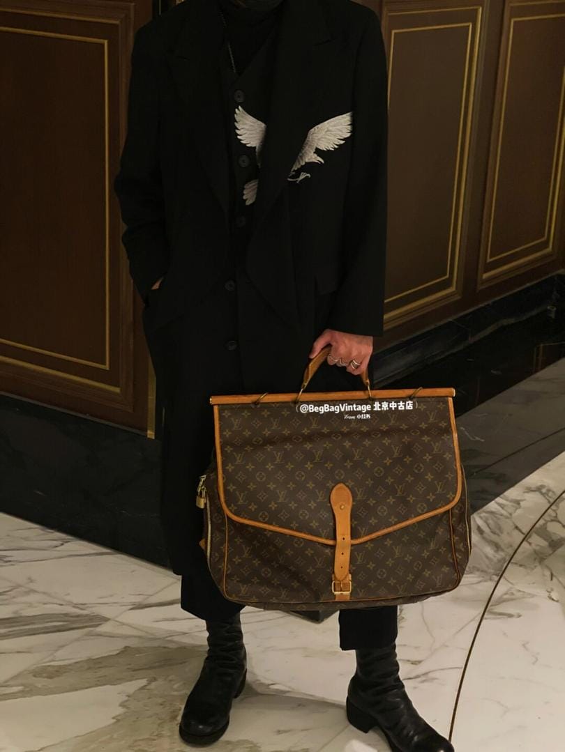 LV Hunting bag  