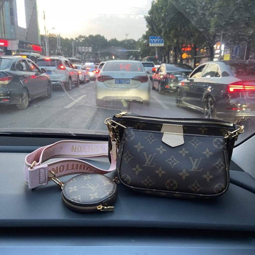 LV MULTI POCHETTE ACCESSORIES һִ   M44840