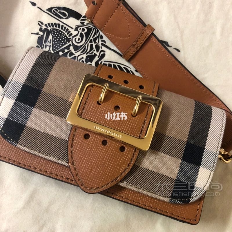 Burberry The Buckle ͱ