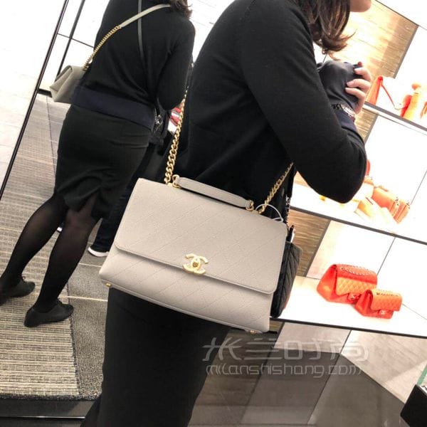 ҹϲȫ޵һֻChanel2019ɫſڸǰԭCoco handle_6