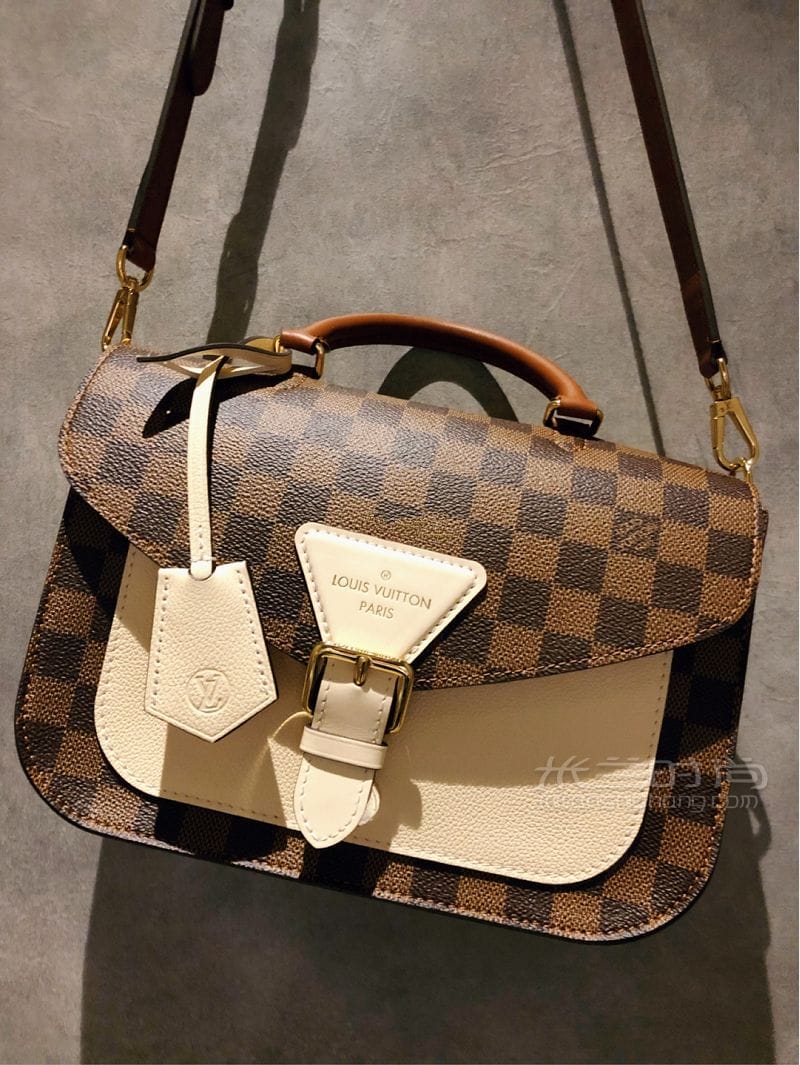 LV Beaumarchais  crossbodyʲ_1