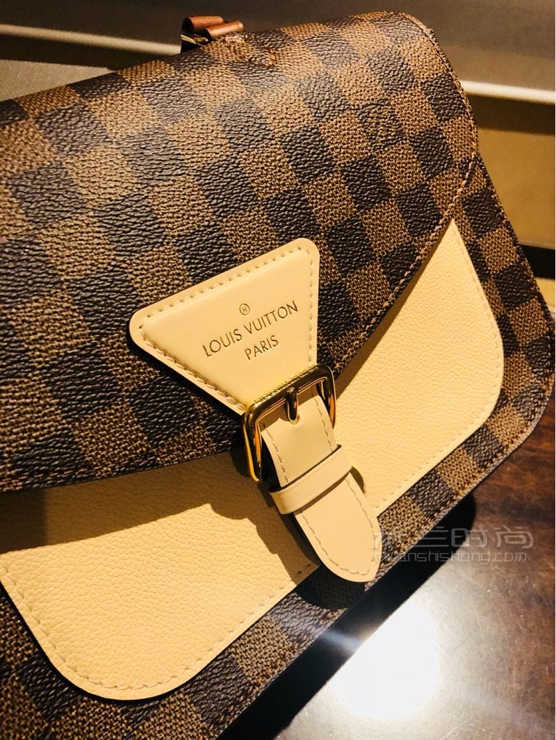 LV Beaumarchais  crossbodyʲ_3