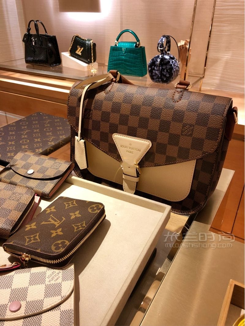 LV Beaumarchais  crossbodyʲ_7